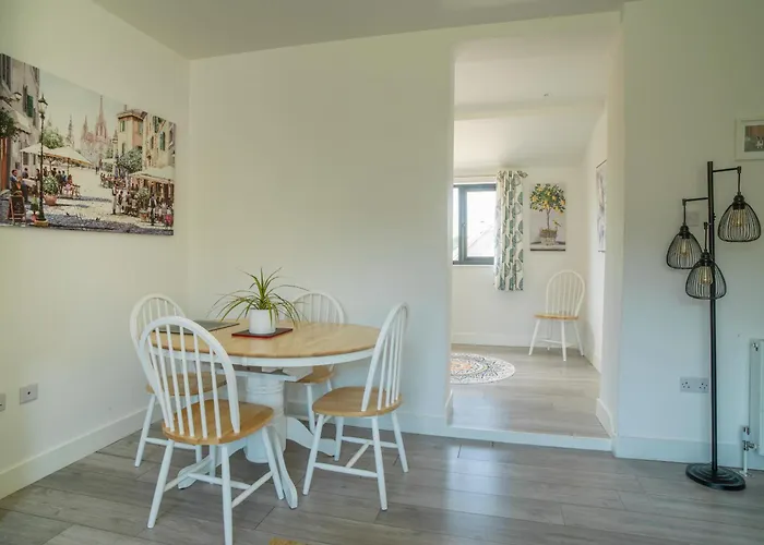 Stunning Modern Apartment In The Cotswolds