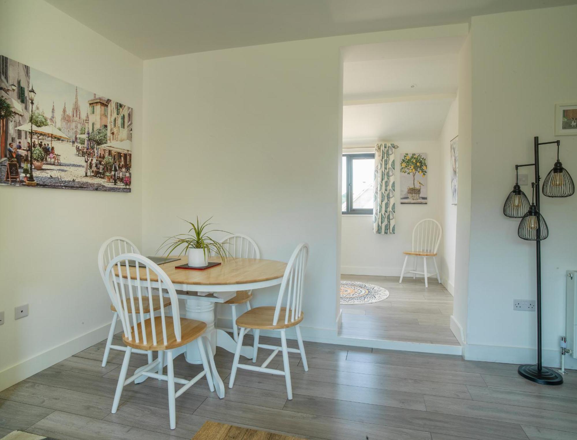 Stunning Modern In The Cotswolds Apartment *