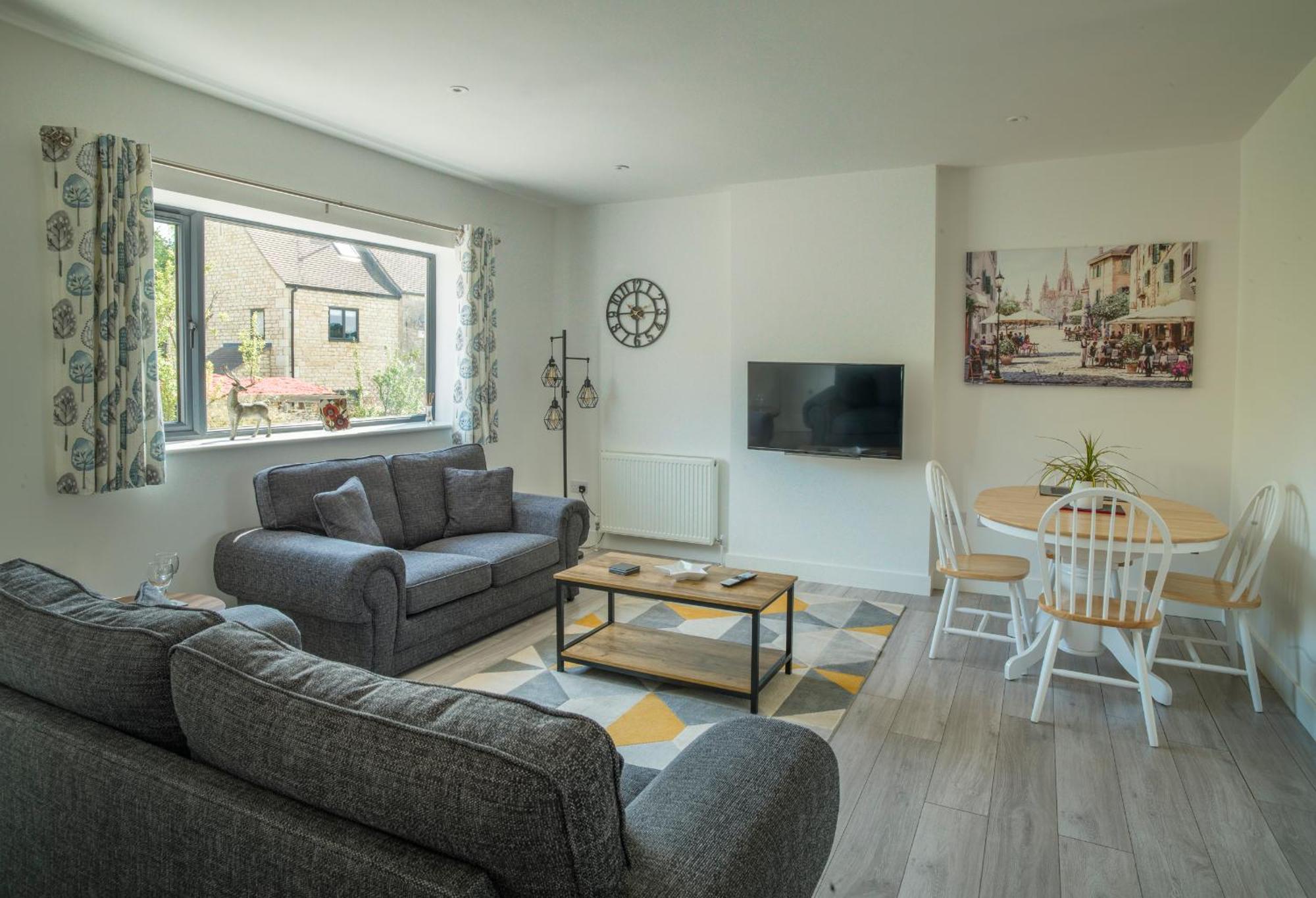Stunning Modern In The Cotswolds Apartment *
